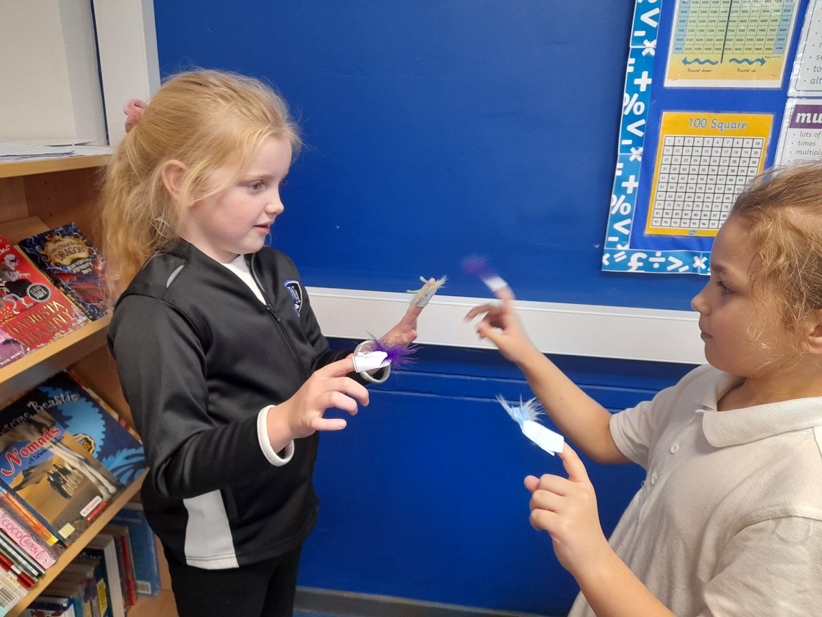 WeaverhamAcade1's tweet photo. Skylark Class made and used Fifi and Blanche to learn the poem "Duex petit oiseaux" and added bonjour, au revoir and je m'appelle to their vocabulary word bank. @NWATrust @LightBulbLangs #frenchbeginnings #learningnewlanguages https://t.co/vevXeDOZ6R