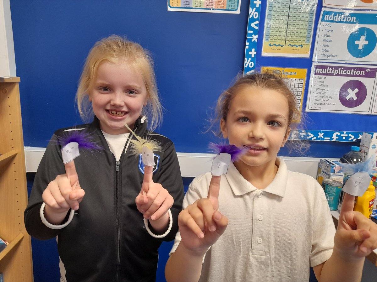 WeaverhamAcade1's tweet photo. Skylark Class made and used Fifi and Blanche to learn the poem "Duex petit oiseaux" and added bonjour, au revoir and je m'appelle to their vocabulary word bank. @NWATrust @LightBulbLangs #frenchbeginnings #learningnewlanguages https://t.co/vevXeDOZ6R