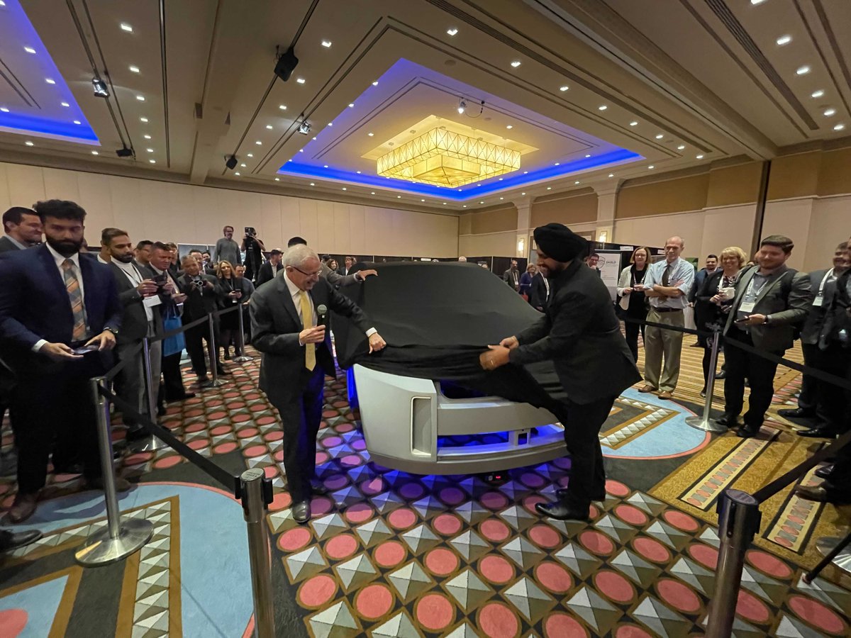 The IWE team is here at the <a href="/APMACanada/">APMA Canada</a> Annual Conference where the public had an incredible opportunity to see #ProjectArrow in person! We are proud to be recognized by APMA as the official #VirtualReality Simulation Partner for Project Arrow. #VRCAVE. #APMA70