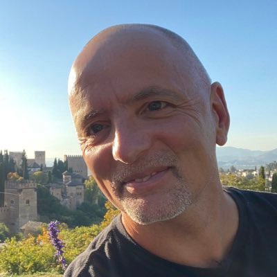 Dr_AnnaRobinson's tweet photo. Exciting discussion with the lovely @jonny_drury talking all things to come #participatory #codesign #EFT #Dialogue PgCert #CreativeInquiry 💚 https://t.co/7XV4i6MC0u