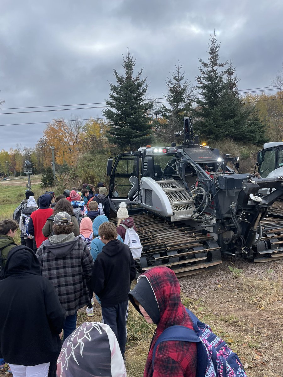 SkiGranitePeak's tweet photo. So cool to host @DCEverestSchool Adventure Day! 40 eighth and ninth grade students joined us for a tour of our facilities to learn about operating a ski resort! #community #dceverest #legendarylearning #goevergreens https://t.co/FDOGBtp009