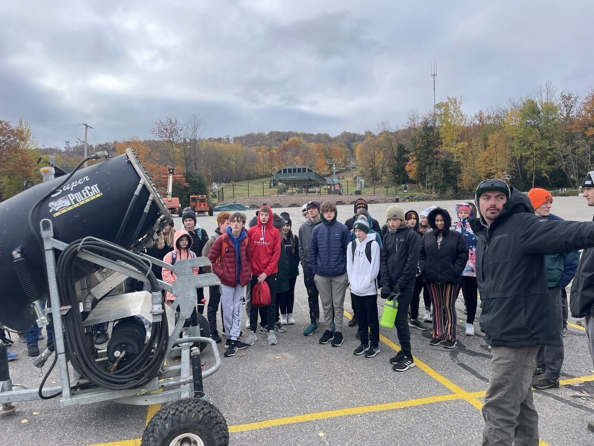 SkiGranitePeak's tweet photo. So cool to host @DCEverestSchool Adventure Day! 40 eighth and ninth grade students joined us for a tour of our facilities to learn about operating a ski resort! #community #dceverest #legendarylearning #goevergreens https://t.co/FDOGBtp009