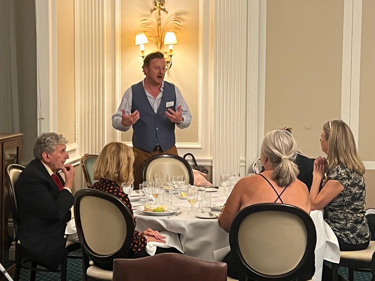 IWFSLondon's tweet photo. Sept 2022 Sugrue South Downs &amp; Ashling Park Estate
#IWFS #Englishwine #EnglishSparkling #BoutiqueProducerTrophy #WineGBAwards #SommelierWineAwards #DermotSugrue #GailGardner https://t.co/qQySiGxuzp