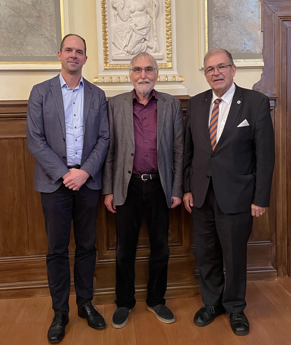 Der Vortrag von Prof. Hans-Dieter Mutschler (Bildmitte, hier mit dem Rektor der Uni Rostock, Prof. W. Schareck, rechts im Bild) bildete gestern den Auftakt zu unserer neuen Ringvorlesung "Leben, Tod, Unsterblichkeit". Wir freuen uns auf weitere spannende Vorträge!