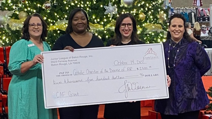 ccdio_br's tweet photo. Thank you to the Junior League of Baton Rouge for awarding our PACT program $2,500 through their Community Impact Grant! These funds will help at-risk families with young children build resilience if/when faced with adversity. #parentsandchildrentogether #CCDBR #catholiccharities https://t.co/IZETEiFqtk