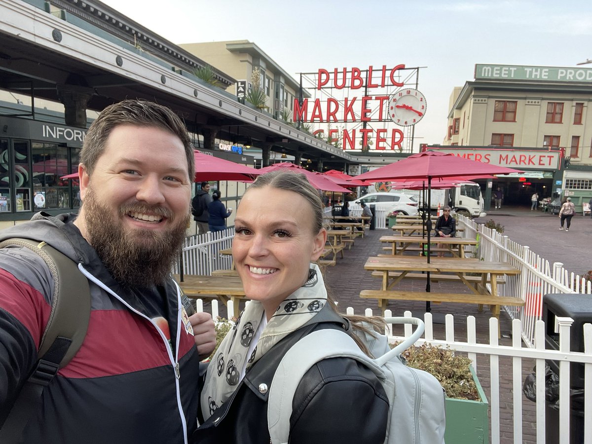 nhaderlie's tweet photo. Early morning walks after an early morning flight! #HelloSeattle #HaloWC https://t.co/OSncy6QV4p