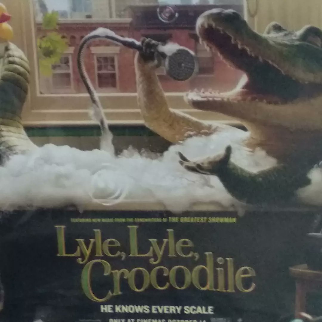 *Loved* this book as a child, read it to my children a gazillion times, and now have just spent a happy afternoon watching #lylelylecrocodile