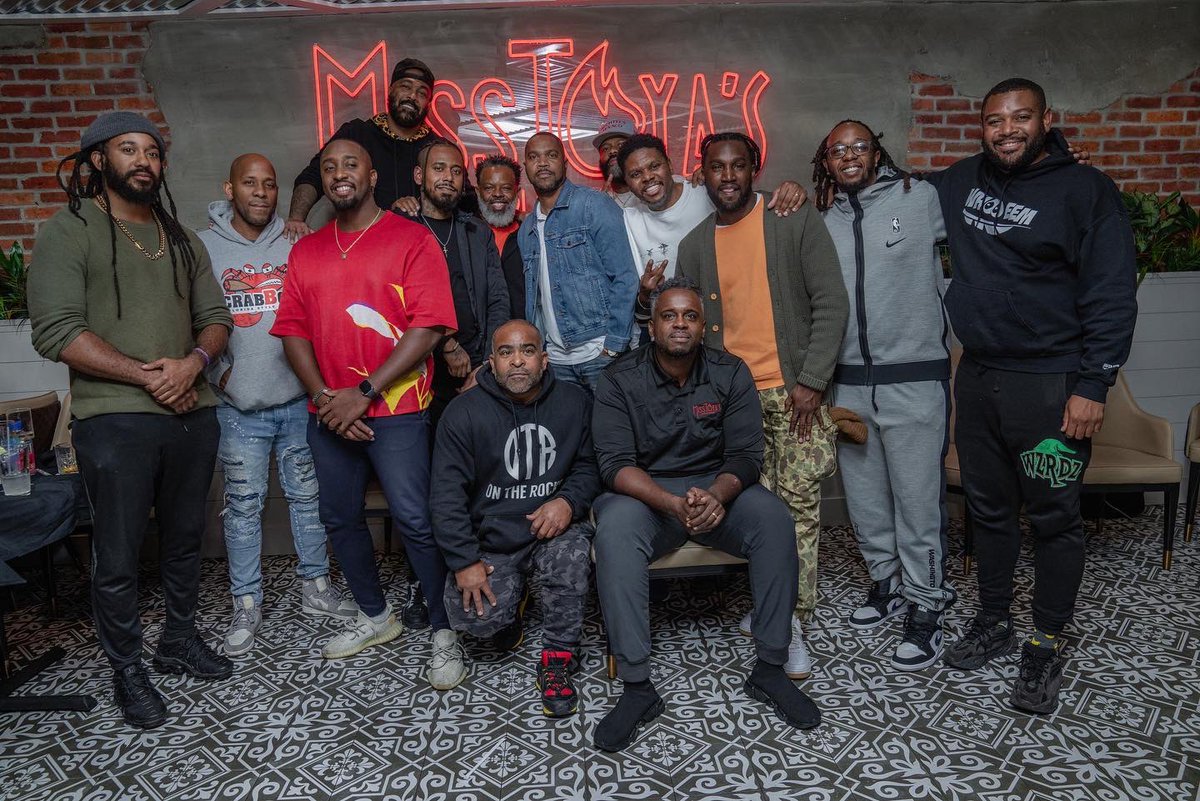 StopSmackn's tweet photo. Executive Entourage #KitchenKray #MissToyas #CrabBoss #MLKDeli #Victory #JerkAtNite #DistrictDaiquiri #PrivledgeCigarLounge #BlackSwann #PapiCuisine #OnTheRocks #CreoleOn14th #StopSmackn 😋 https://t.co/uGl8UEO5uZ