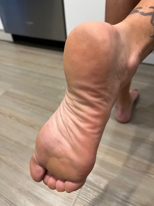 Some footsy pics. #feetfetiche #milf https://t.co/3U0y5CUaPm<a href="/tag/feetfetiche"class="tags">#feetfetiche</a><a href="/tag/milf"class="tags">#milf</a>