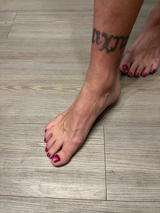 Some footsy pics. #feetfetiche #milf https://t.co/3U0y5CUaPm<a href="/tag/feetfetiche"class="tags">#feetfetiche</a><a href="/tag/milf"class="tags">#milf</a>
