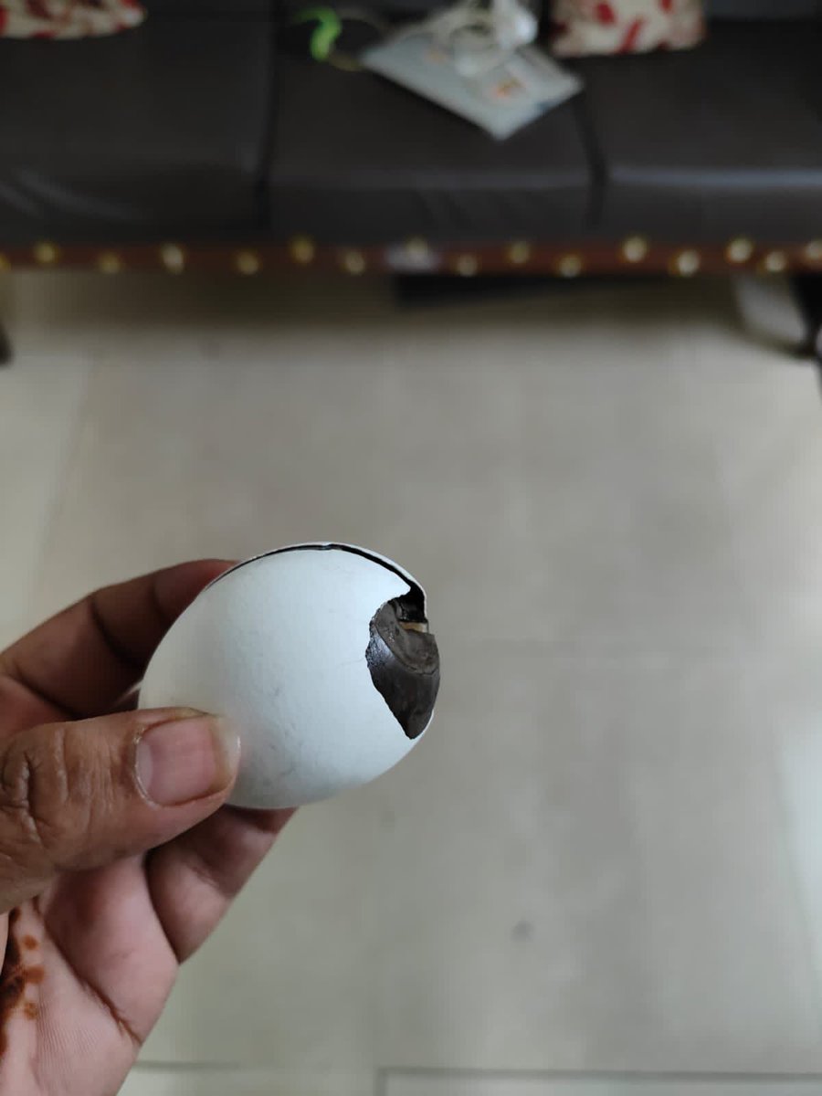 mehulvarsh's tweet photo. @_Kalyan_K @flipkartsupport @Flipkart  these eggs were delivered to me for order #OD226209561053965000. Your wonderful team refused the return and on repeated request of return they suspended my account. The eggs were completely coagulated inside @jagograhakjago @PIBConsumerFood https://t.co/aThQCHIHRb