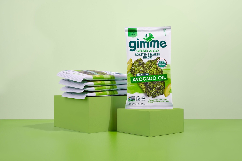 TheDieline's tweet image. Beyond updating its visual packaging with revamped photography, @gimmeSeaweed also ditched the plastic containers within each pack. Read and see more on The Dieline! 

l8r.it/UuqE?