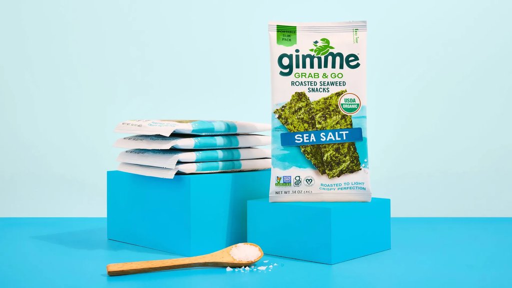 TheDieline's tweet image. Beyond updating its visual packaging with revamped photography, @gimmeSeaweed also ditched the plastic containers within each pack. Read and see more on The Dieline! 

l8r.it/UuqE?