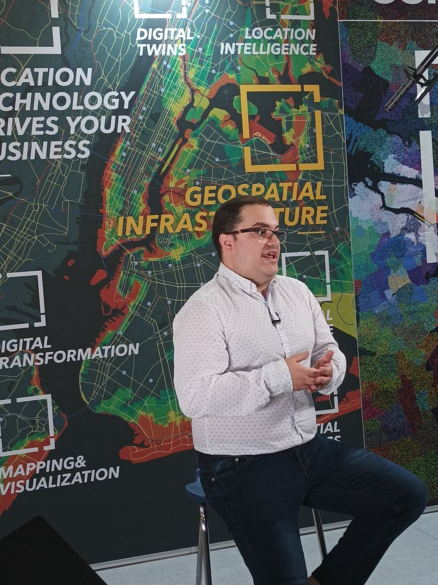 solusoft_es's tweet photo. En el set de entrevistas de la #CEsri22 también ha participado nuestro CTO, Alberto Martín. @martin_adm https://t.co/BKhU4z5G2c