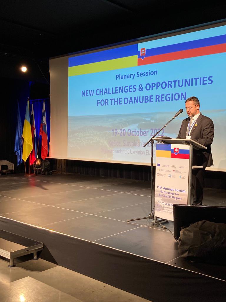 ZEKvSR's tweet photo. Dnes náš kolega @EuRadim zastúpil 🇪🇺komisárku @AdinaValean na podujatí Nové výzvy a možnosti pre Dunajský región, ktoré sa konalo v Košiciach. https://t.co/lU9GGrhatY