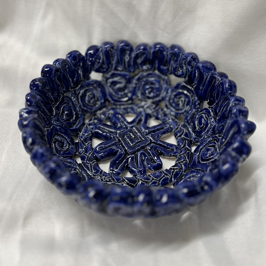 art_passmore's tweet photo. Just a few coiled bowls from Ceramics 1. https://t.co/sILbIY54Kl