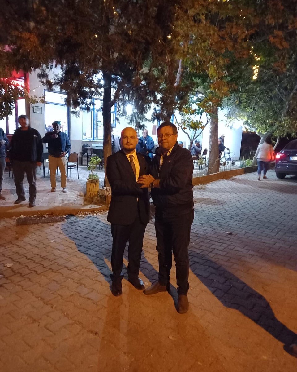 Akparti_Lburgaz's tweet photo. İlçe Başkanımız Abdussamed Kayalı ve Teşkilat Mensuplarımız ile #Umurca köyümüze ziyarette bulunarak, hemşehrilerimize selam verdik, hasbihalde bulunduk.
Misafirperverlikleri için Köy Başkanımız Kadir Kaymaz'a teşekkür ediyoruz.
#DurmakYokYolaDevam🇹🇷
#Hedef2023🇹🇷 https://t.co/ztaUtbvHpH