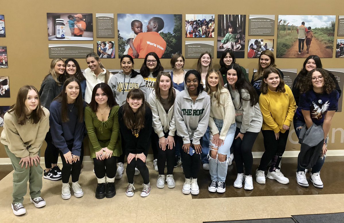 Spent the morning volunteering with <a href="/WorldVisionUSA/">World Vision USA</a> 🌎#service #leaders #MontourProud