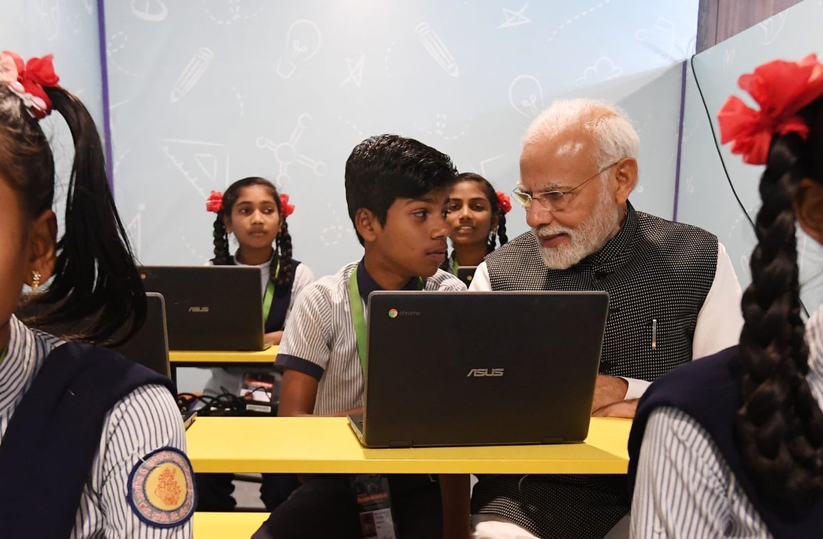 Aruna_DK's tweet photo. From #BetiBachaoBetiPadhao to #ParikshaPeCharcha, Hon'ble PM Shri @narendramodi Ji has always put efforts to encourage the youth towards education.
Sharing some glimpses of his interaction with #NewIndia's youth during the inauguration ceremony of Mission #SchoolsOfExcellence. https://t.co/43jBqEwHec