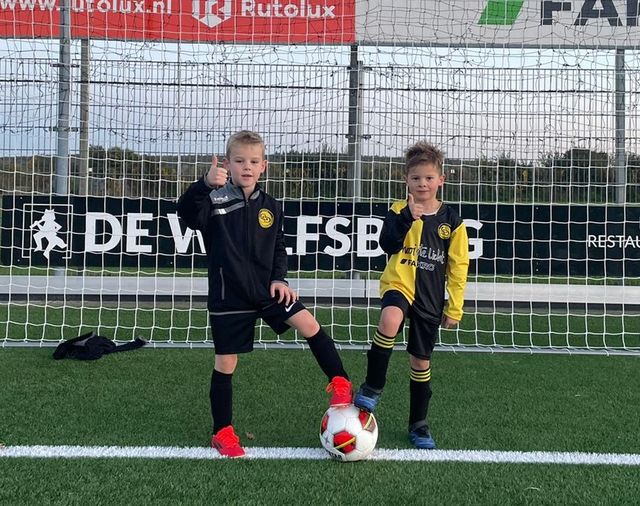 GroesbeekseBoys's tweet photo. Kom voetballen bij Groesbeekse Boys!!
Plezier voorop - Goede trainers en begeleiders - Wedstrijd- en trainingskleding in bruikleen - Veel activiteiten - Lage contributie. 
Aanmelden: jeugd@groesbeekseboys.nl of bel met Rob Weijers, 06 - 1056 11 04.
https://t.co/bYx8YmalA0 https://t.co/QYMmNWULkX