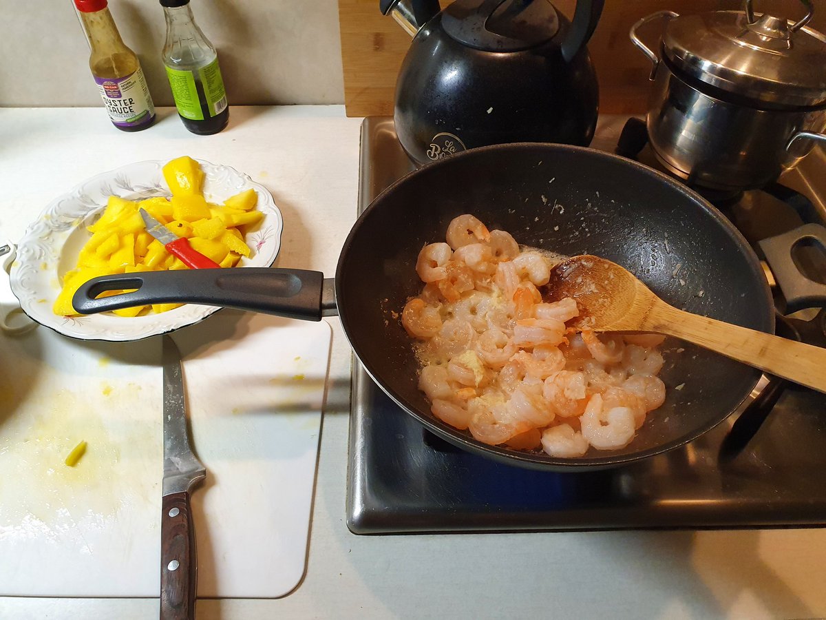 Astrith81's tweet photo. #HeavyMetalCooking
Sweet and spicy mango shrimps with habanero topping. Cooked with the assistance of #ToxicHolocaust 😈 https://t.co/XNcLAShslX