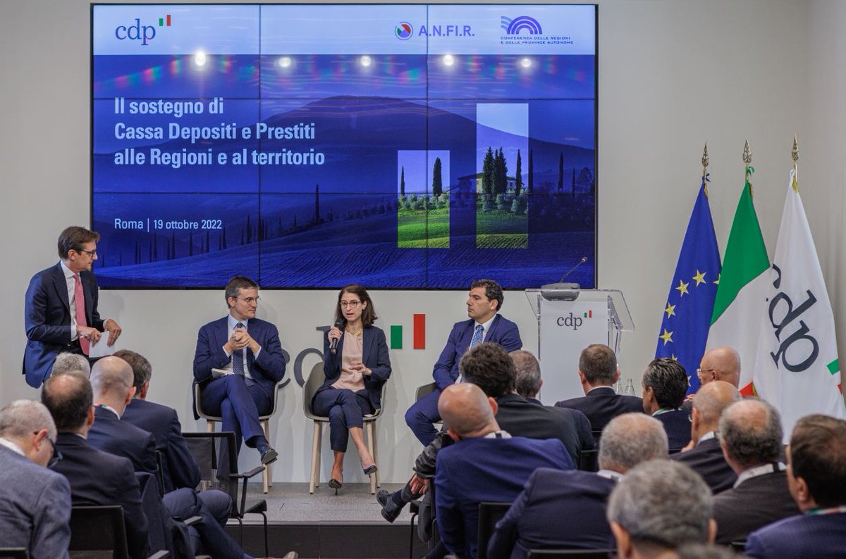 GruppoCDP's tweet photo. Oggi abbiamo ospitato presso la nostra sede di Roma circa 100 rappresentanti delle @regioni_it e dell’#ANFIR, per presentare strumenti, prodotti e nuove iniziative del Gruppo dedicate allo sviluppo sostenibile del territorio. https://t.co/I6aJgVSuKj