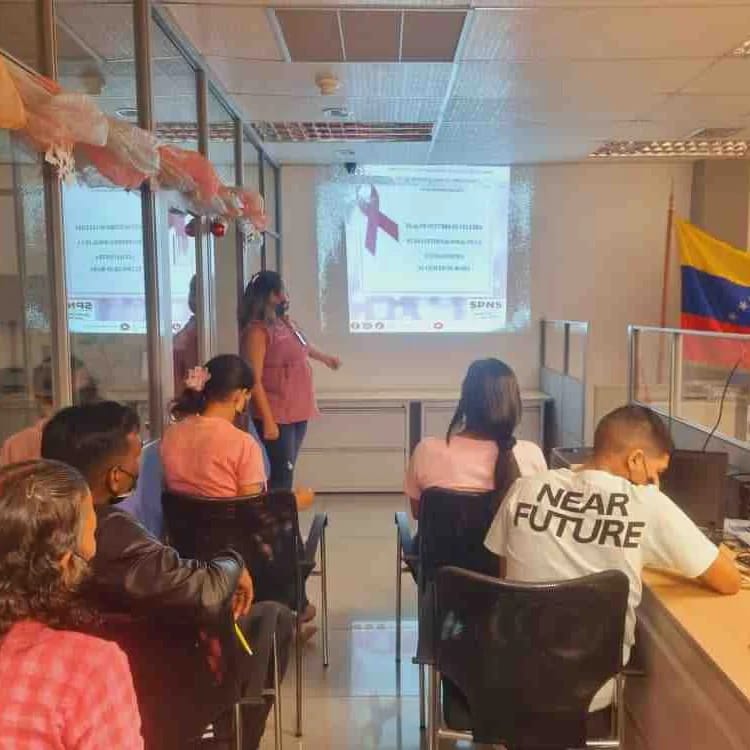 Somosivss's tweet photo. #19Oct | 🇻🇪 La oficina administrativa valles del Tuy, realizó una Charla informativa sobre la concientización del cáncer de mama dirigido a usuarios y Servidores públicos de esta sede administrativa. 

#TocateParaQueNoTeToque 
@MagaGutierrezV 
@NicolasMaduro https://t.co/qvu9mPZGr6
