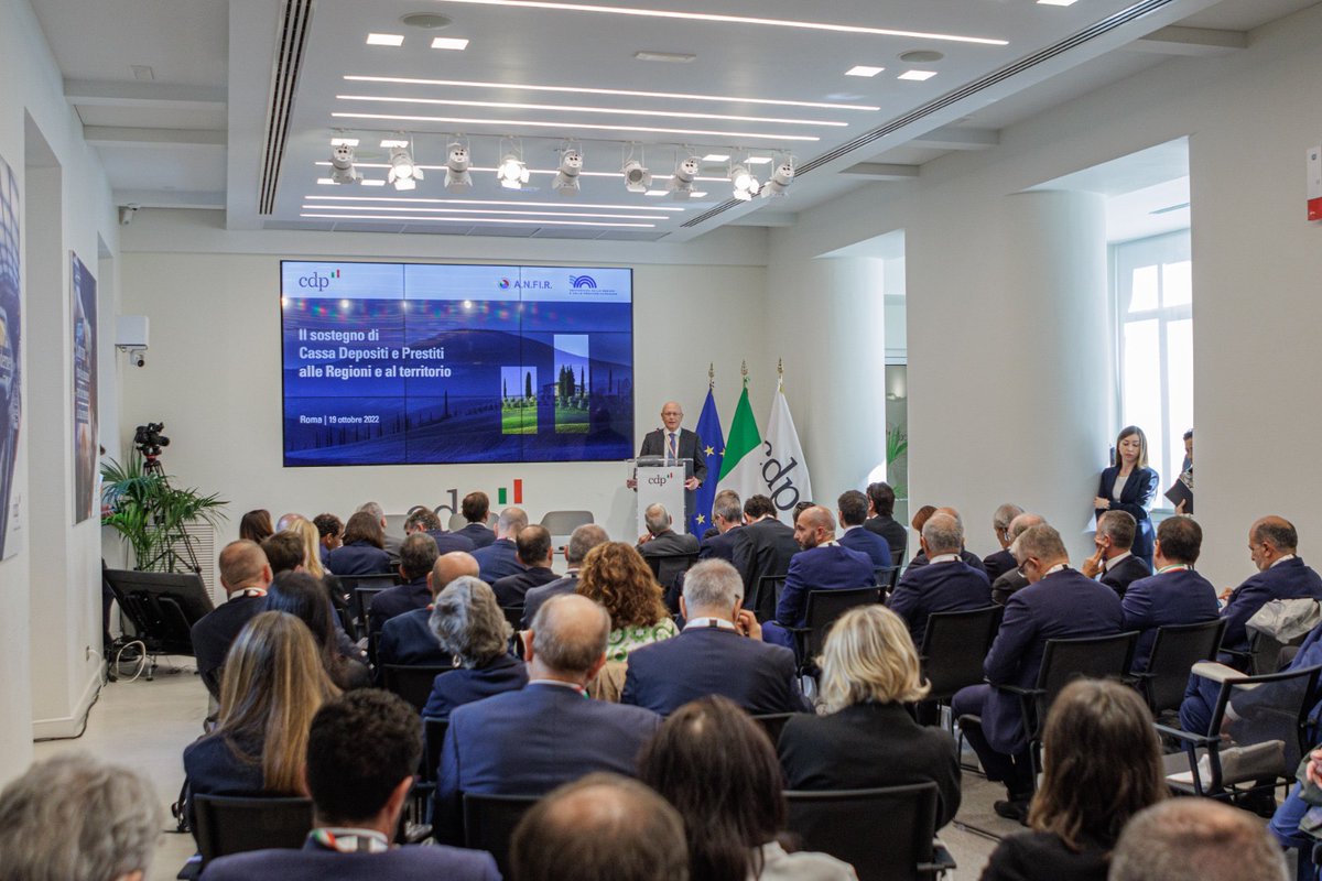 GruppoCDP's tweet photo. Oggi abbiamo ospitato presso la nostra sede di Roma circa 100 rappresentanti delle @regioni_it e dell’#ANFIR, per presentare strumenti, prodotti e nuove iniziative del Gruppo dedicate allo sviluppo sostenibile del territorio. https://t.co/I6aJgVSuKj