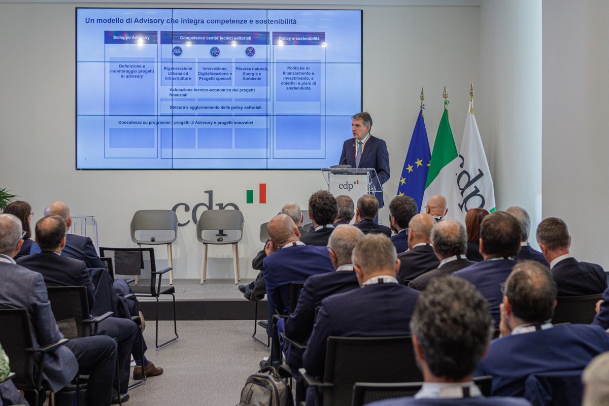 GruppoCDP's tweet photo. Oggi abbiamo ospitato presso la nostra sede di Roma circa 100 rappresentanti delle @regioni_it e dell’#ANFIR, per presentare strumenti, prodotti e nuove iniziative del Gruppo dedicate allo sviluppo sostenibile del territorio. https://t.co/I6aJgVSuKj