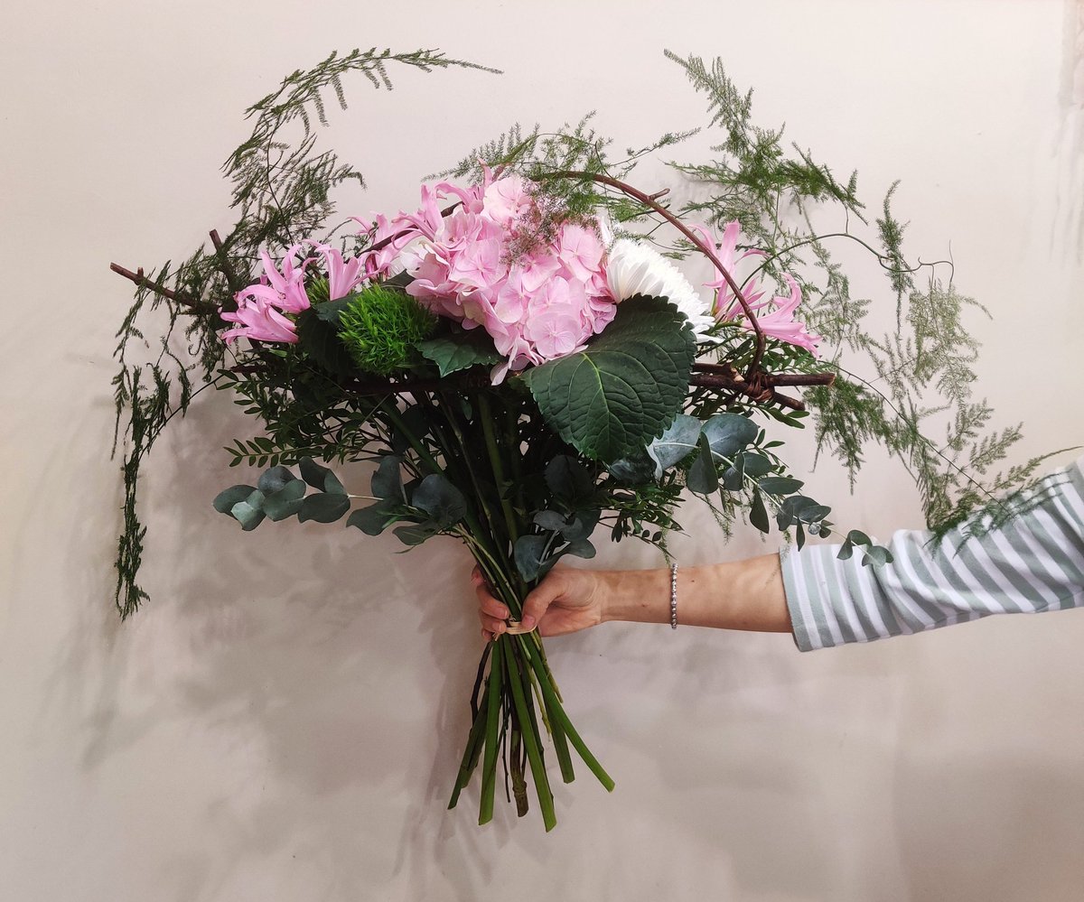 July_ChaiTea's tweet photo. Nouvelle structure, nouveau bouquet 🌿 https://t.co/u53hJpgrH8