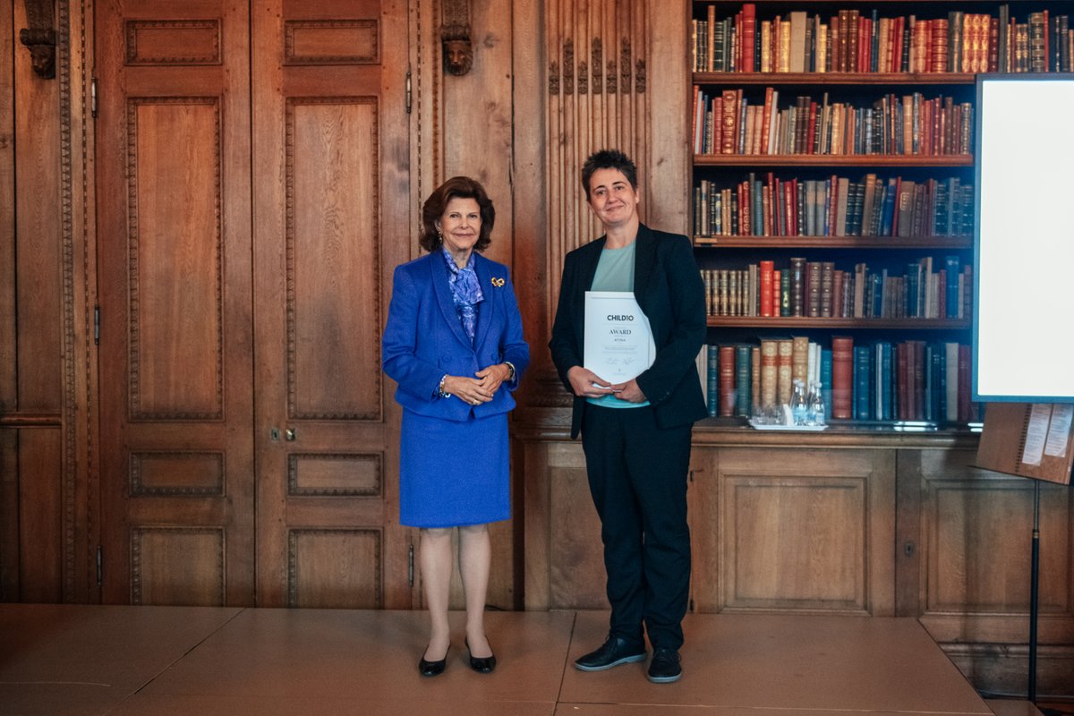 atinango's tweet photo. We are so very proud Atina is a #Child10 awardee for its work on the protection of children and youth, victims of sexual exploitation. The award was presented to Atina's director, Marijana Savić, by H.M. Queen Silvia of Sweden.
@Child10Summit
https://t.co/wHTTI9J8jH https://t.co/kfLyeQ6psE
