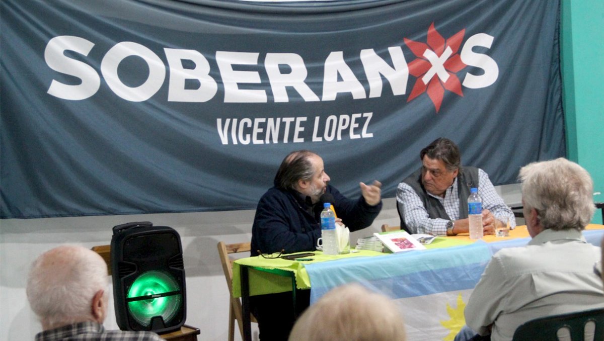 soberanxsvl's tweet photo. Fiel a aquella frase de Perón, que subrayaba que “la política, es la política internacional”, Jorge arrancó el encuentro con un detallado panorama geopolítico, para llegar como siempre, “al barrio”. El planeta político-económico disputa hegemonías y en ese ajedrez aparece (sigue) https://t.co/cy7ZO3JHuf