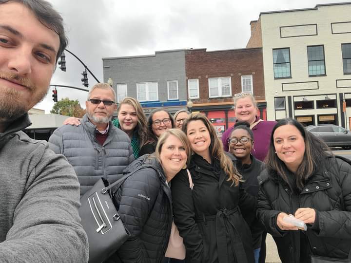 kyblueblood's tweet photo. Hanging out with our wonderful staff doing amazing Street Outreach work in the Lake Cumberland region, changing lives everyday. We are so lucky to have you on our team!!!  Via
Welcome House #homelesstohome #lakecumberlandkentucky #ourstaffrocks https://t.co/29K0mE041C