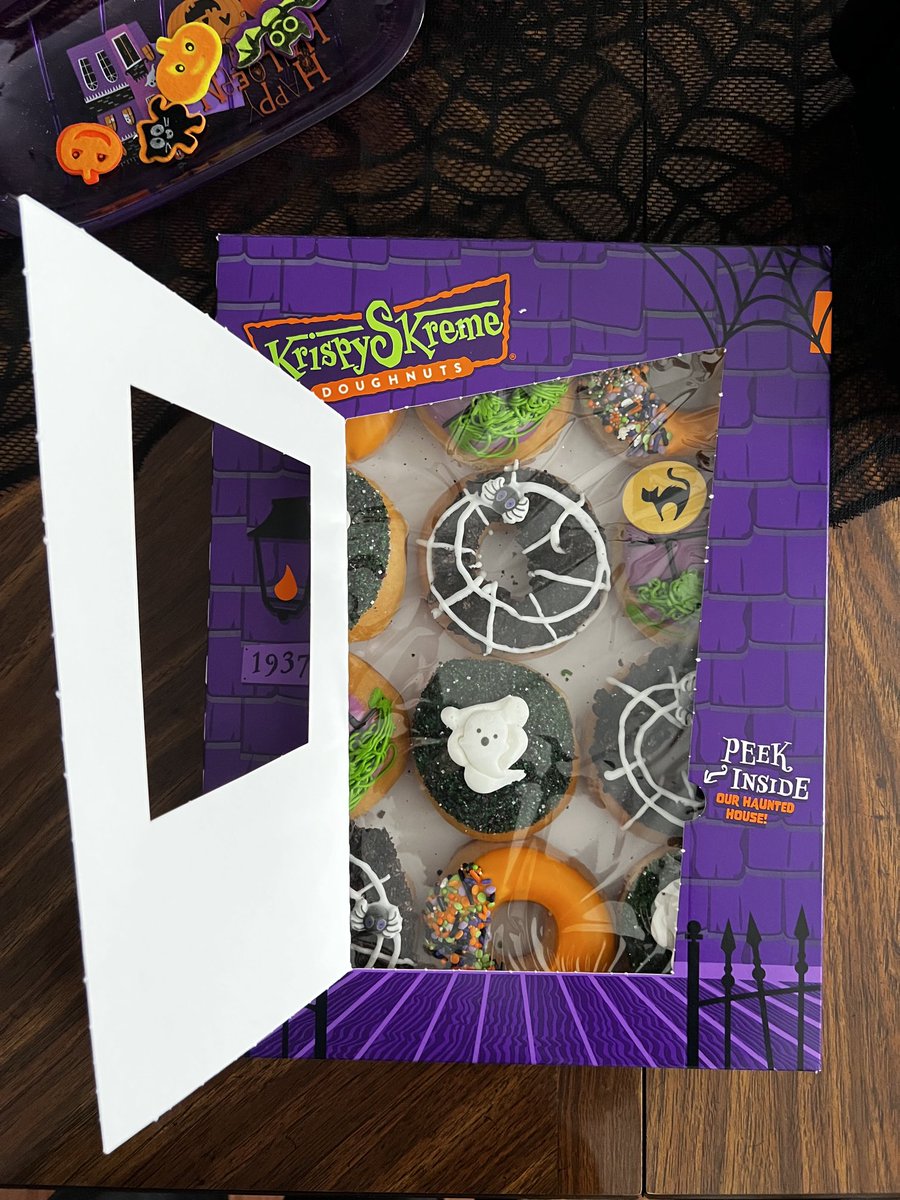 Matildas222's tweet photo. A little surprise for my little loves today. 👻🎃 #KrispyKreme https://t.co/oX6Rmrwq0A