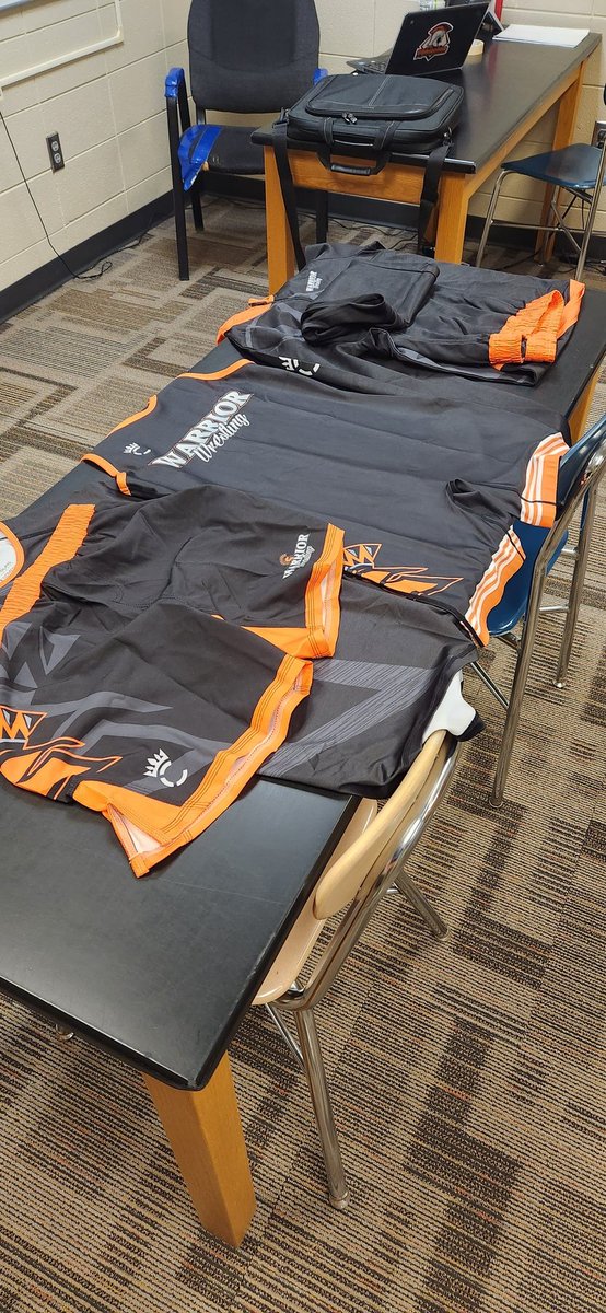 SBLGirlsWR's tweet photo. @Compoundwrestle hooked us up. I know @knarkill can appreciate a fresh looking team coming out the gates! https://t.co/9zXw6J6PnM