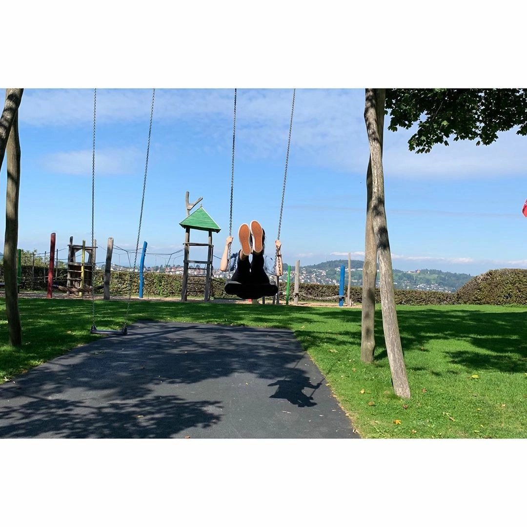 heartvhs's tweet image. Y mientras me fui de paseito me puse a pensar en @kensh1nsite y en su #𝕂ensh1nㅡcb que tan ansiosa me tenían y es que #LevelU𝚙🍹 me dejó volando #acrossthᥱ彩虹... Y de lo pegadiza que es la andaba cantando y unos niños me quedaron viendo.

𝕪ellow ˖࣪ ᭡ 𝚑eart -- #𝐈vette ! ♡