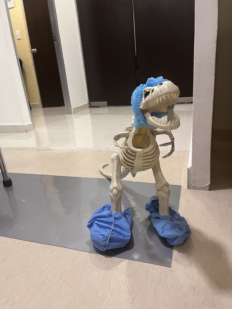 AlexesMD's tweet photo. El juguete de mi paciente también entrará a quirófano: https://t.co/09V1akAN9L