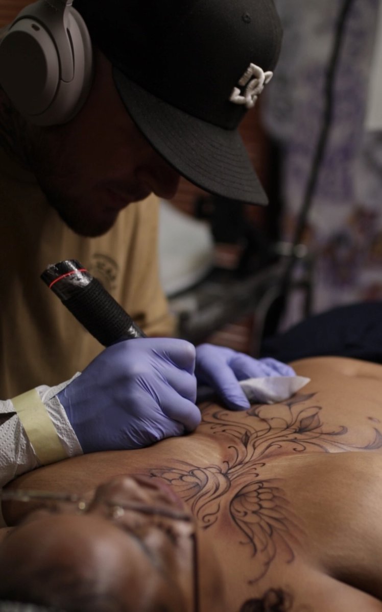 cot_tattoo's tweet photo. action by my design
Open booking 
#bali #balitattoo  #bali #baliisland #islandofthegods #balilife #islandstyle #highvibebeliving #balitattoocultere #tattoolife #tattoofamily #tattooland #realismtattoo #balipiercing #seminyak #ubud #canggu #thenewekuta #jakarta #indonesia https://t.co/VMUMoScIkU