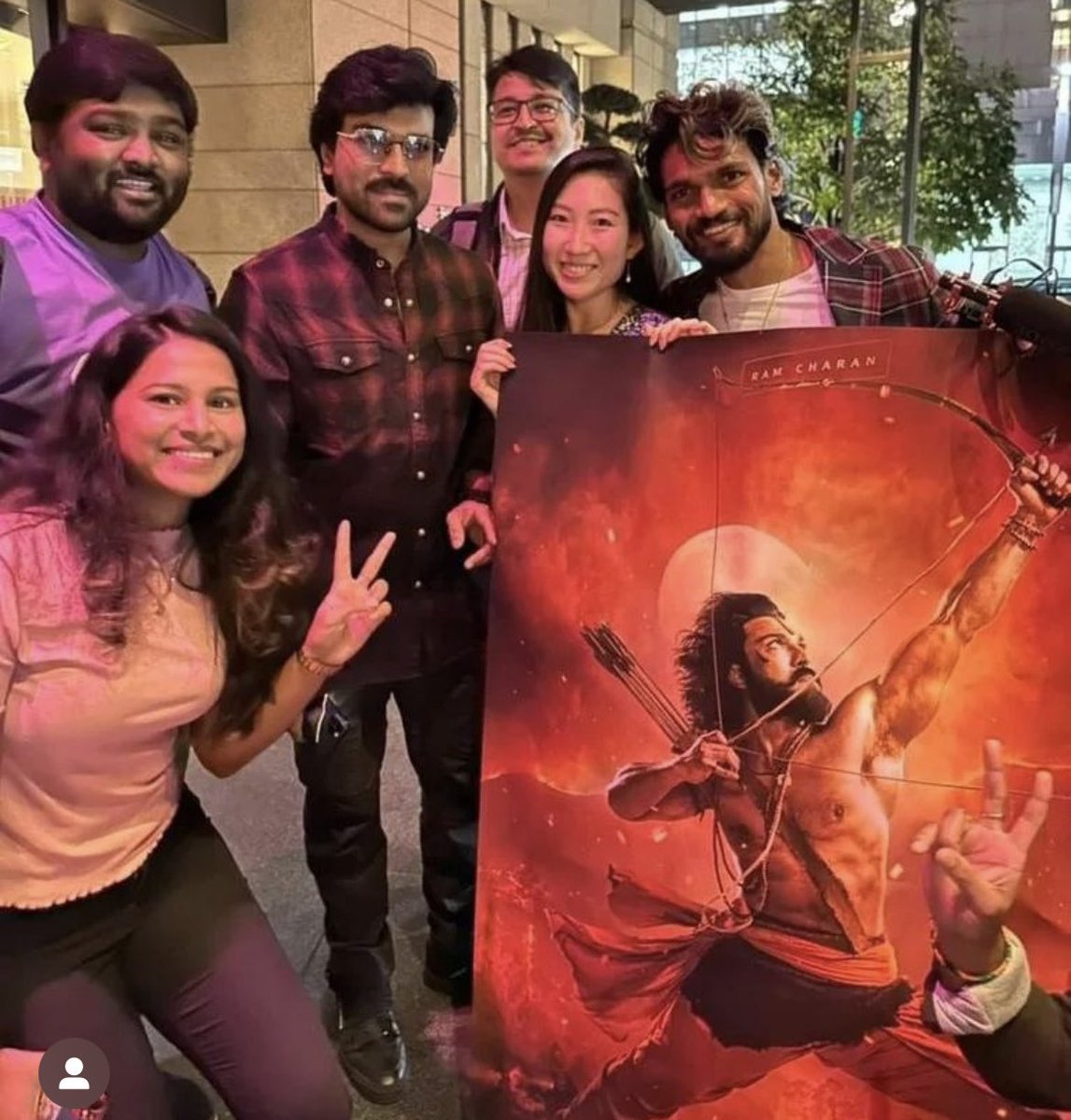 AlwysNariCharan's tweet photo. #RamCharan𓃵 With His Fans Out There In Japan ❤️‍🔥🤙
.
#RRRInJapan #RRRあるある #RamCharan #ManOfMassesRamCharan https://t.co/Hcsl5gRWLE