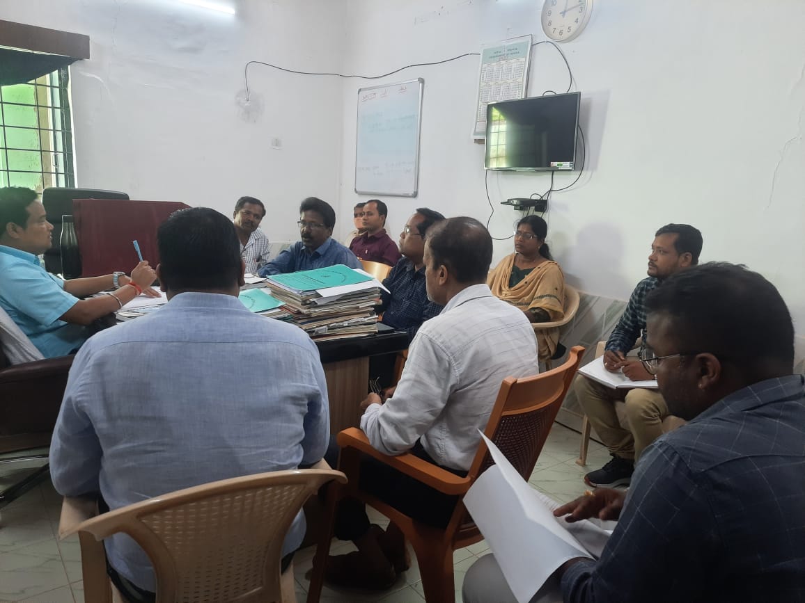 DwoKoraput's tweet photo. Emphasizing on Qualitative Monitoring of Schools/ Hostels along with sensitizing stakeholders for ensuring Safety, Security, Health &amp; Wellbeing of boarders post puja vacation, Review meeting conducted for ADWOs, WEOs. @dmkoraput @stscdev @scstdevdept https://t.co/vefZtZPcaR