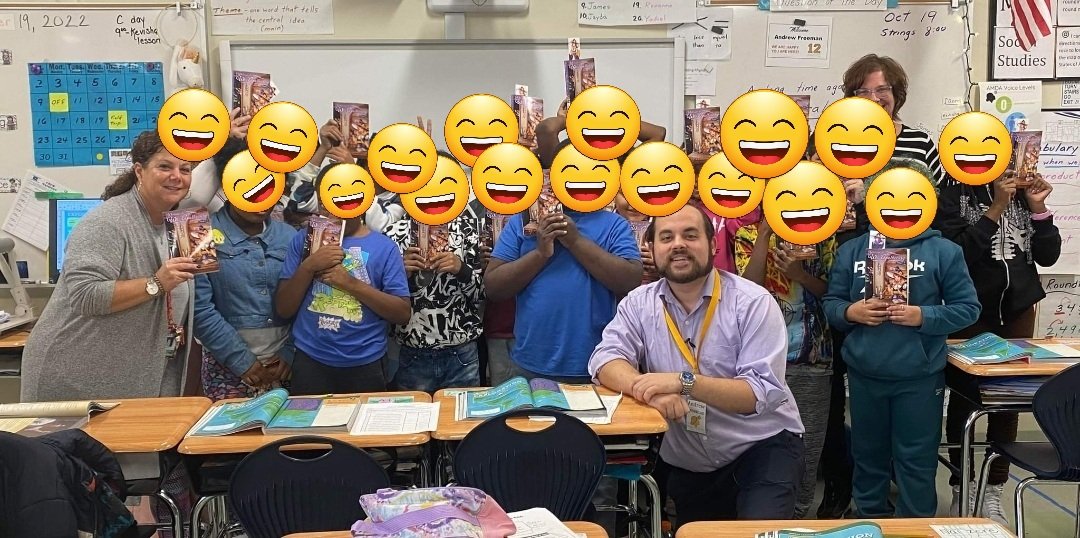 afreemanbooks's tweet photo. Lots of smiling faces today! I was at a school in my neighborhood this morning, reading my book to 5th and 6th graders as part of #RACWI's annual Festival To Go. It was so much fun, and each kid got a signed copy as part of the program ❤️
#wisapothecary #readingisfun #books https://t.co/EEEjRf19aq