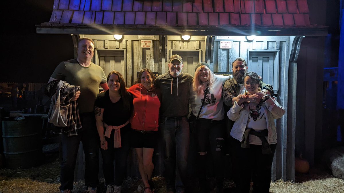 VelmaMarketing's tweet photo. Some of the Velma Crew headed to Haunted World last night for some fun and scares! It was a fun night with some great people! https://t.co/NqTX2sreFa