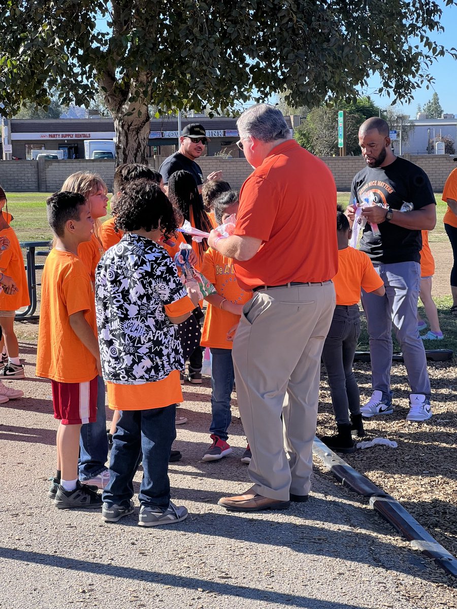 CJUSDStudentSvc's tweet photo. @GTE_CJUSD definitely understood the assignment! This is what #UNITY looks like. Be A Buddy! #UnityDay22 #CJUSD #CJUSDKindness @PACERCenter @DrFrankMiranda @ColtonJUSD https://t.co/mtn7qAkQaz