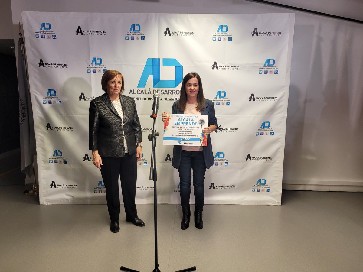 ADesarrollo's tweet photo. Enhorabuena #EnergyMedia,@WorldShortish,#Glutinamente, Nunessa, #UglyCakes, #Mesabe... ¡¡Vaya cracks!! #PremiosAlcaláEmprende https://t.co/07lxiiTySo