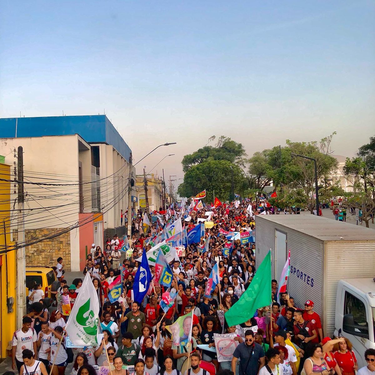 iguinhofreitass's tweet photo. Um dia histórico e não poderia deixar de participar. 
Estamos encaminhando para a esperança de um Brasil melhor, sem fome, sem armas, com emprego, com universidades e com menos ódio. 

E no dia 30 de outubro vamos de 1️⃣3️⃣

#lula2022 #lula #lulapresidente #esperança #semarmas https://t.co/5j3Del2C8i