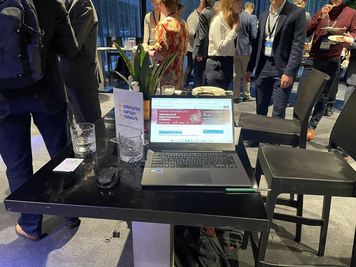 tmsystemsbv's tweet photo. An ideal, unlocked ,unattended probably govt/defence laptop at a Security event.

Fun times!!!

#security @OneConferenceNL @DTC_NL @InnoQuarter @GemeenteDenHaag https://t.co/3G4PfggBga