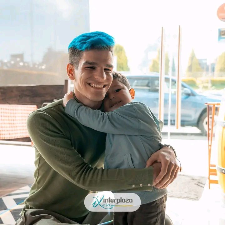 "Si sigue así, no va a faltar mucho para que sea el mejor artísta de Guatemala"
(S. Welsh 18/10)

ERES UN ÁNGEL IS COMING