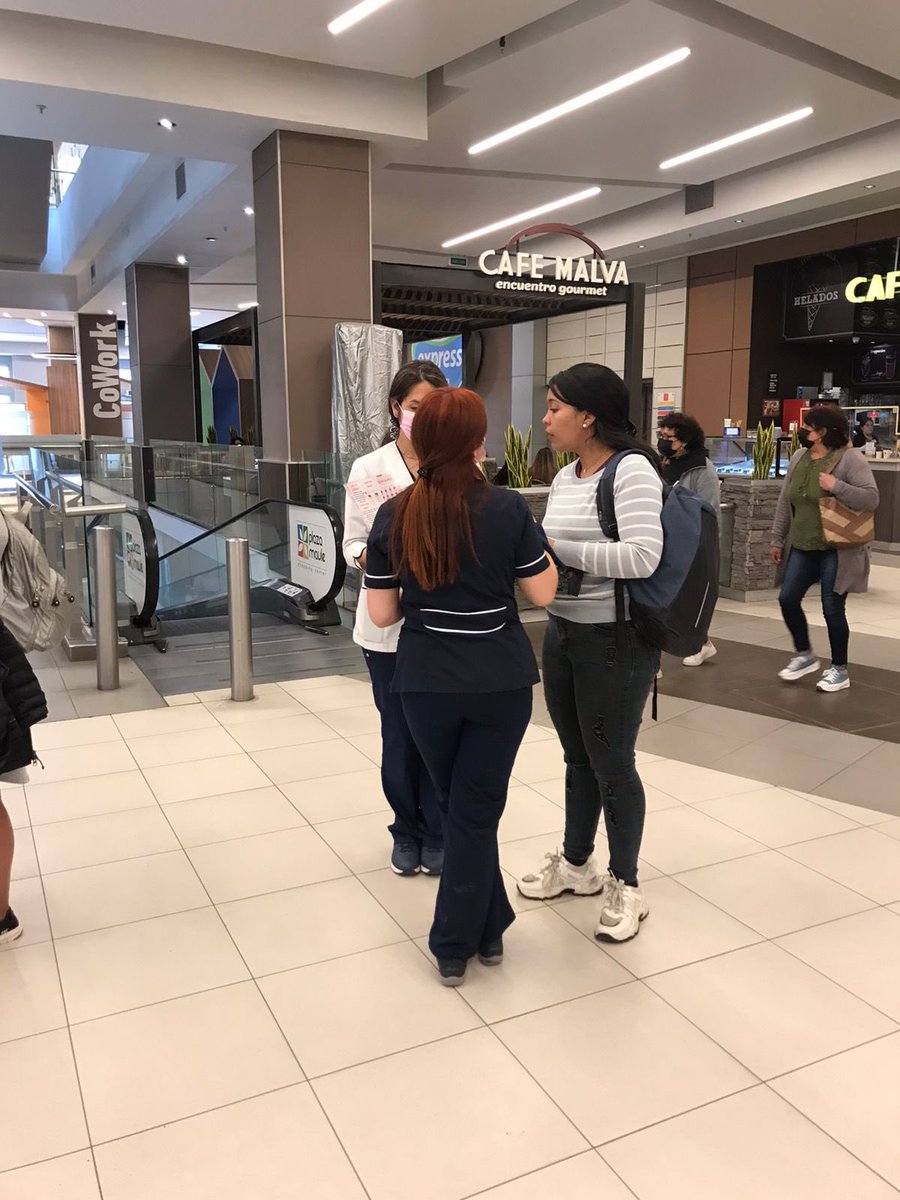 BpsoUa's tweet photo. Académicas y estudiantes de la carrera de enfermería de la Universidad Autónoma Sede Talca, se encuentran participando en una jornada de Prevención de Cáncer de Mama en el Mall Plaza Maule. Educando a la comunidad con la Mejor evidencia Disponible 👏 @UATalca @IcazaNoguera https://t.co/exgS746w8n