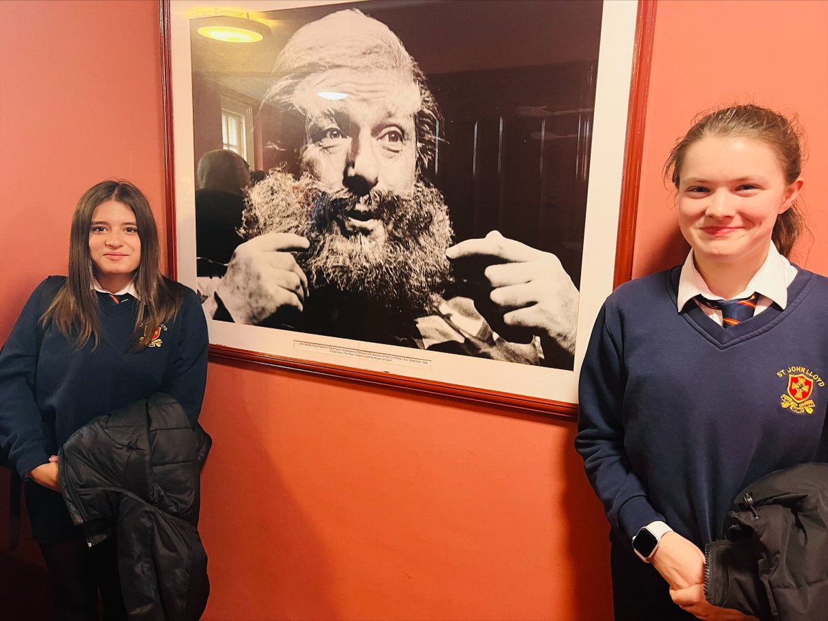 EnglishSjl's tweet photo. A thoroughly enjoyable theatre trip to see 'An Inspector Calls' in Cardiff🎭😀@stjohnlloyd @New_Theatre #smallschoolbigideas https://t.co/EGmfADhcKN