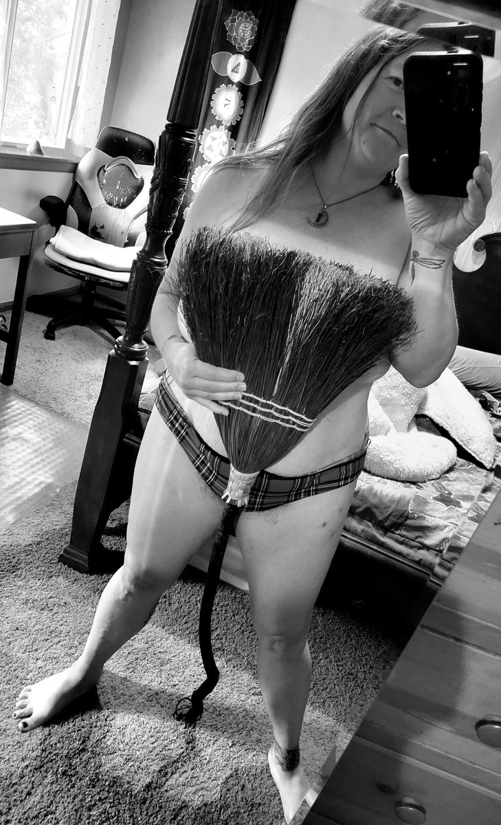 HunnyDewFan's tweet photo. @tattoo_deb Love my witchy broom😘
https://t.co/cvg52XOiOE
#milf #onlyfansgirl #ridethis https://t.co/VTZ3F1HITL